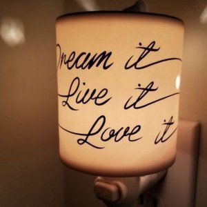 Scentsy Wax Warmer "Dream It, Live It, Love It"